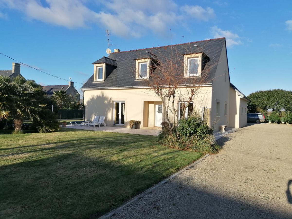 Maison Arromanches: Spacious 5-bedroom With Garden, Near