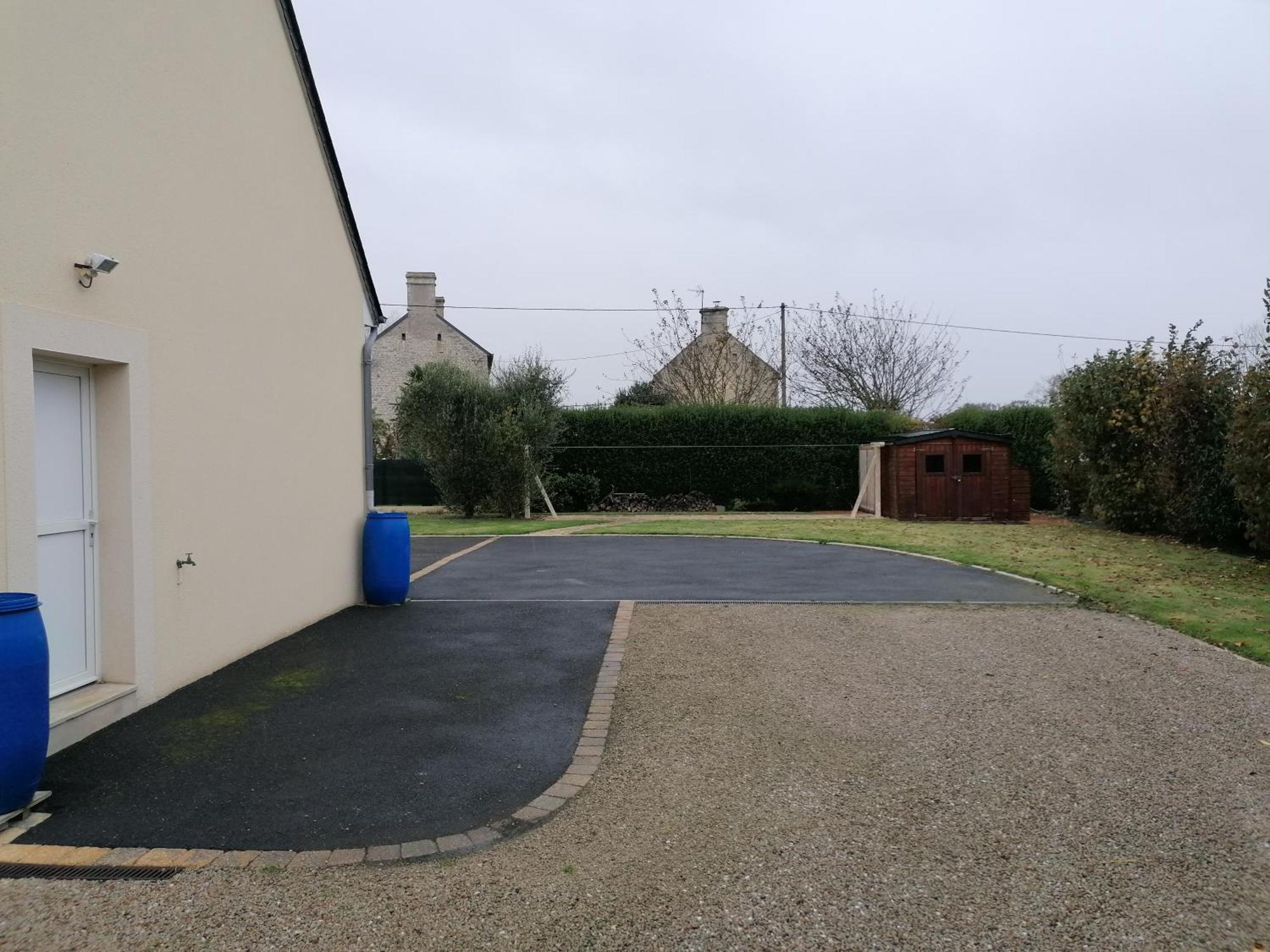 Villa Maison Arromanches: Spacious 5-bedroom With Garden, Near