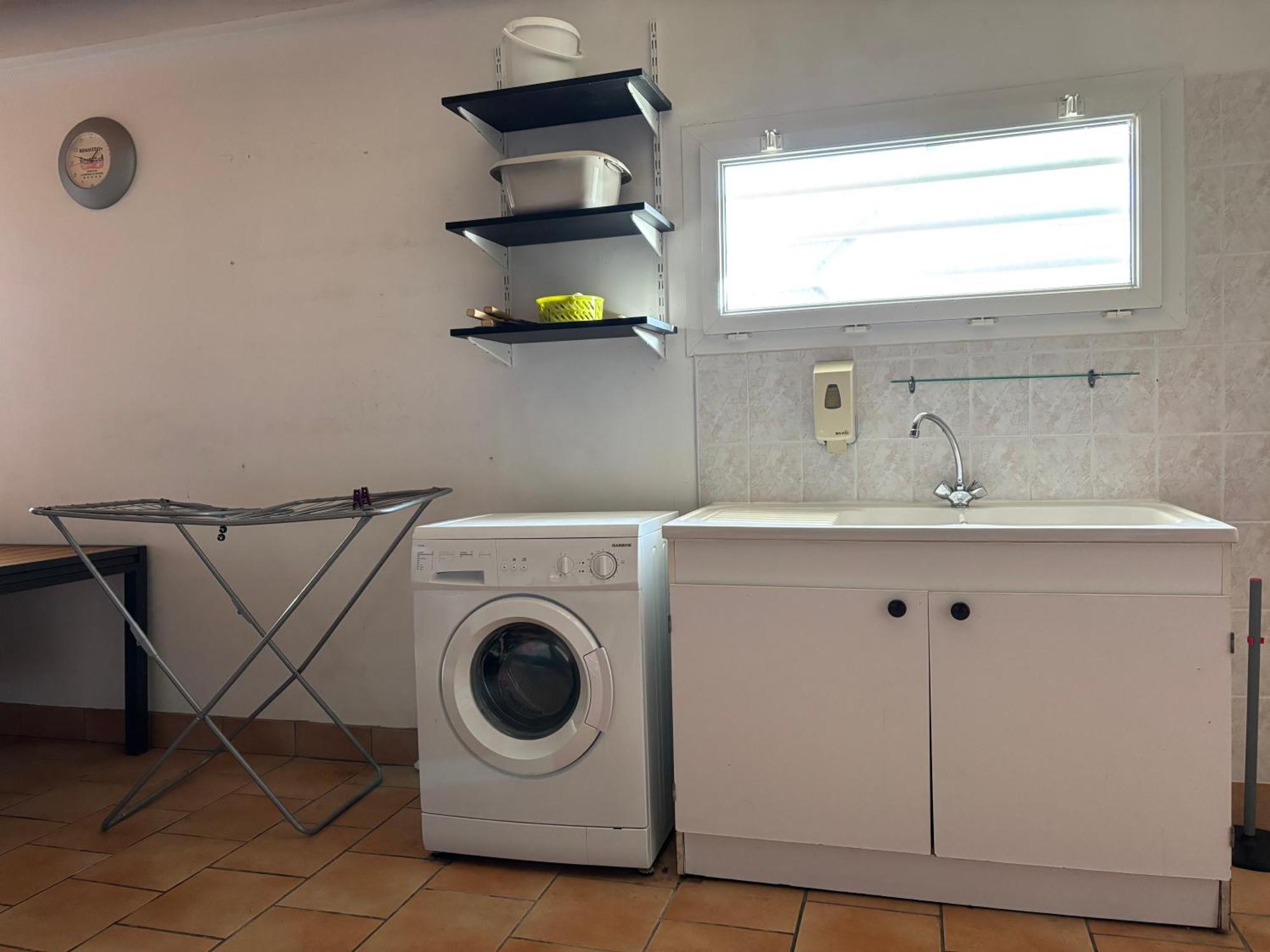 Maison Arromanches: Spacious 5-bedroom With Garden, Near
