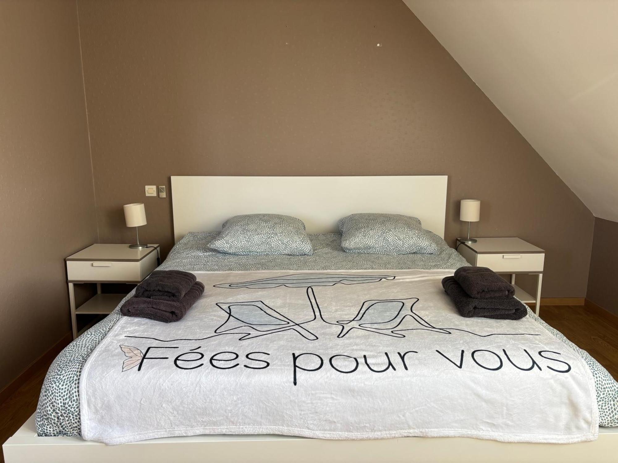 Villa Maison Arromanches: Spacious 5-bedroom With Garden, Near Tracy-sur-Mer