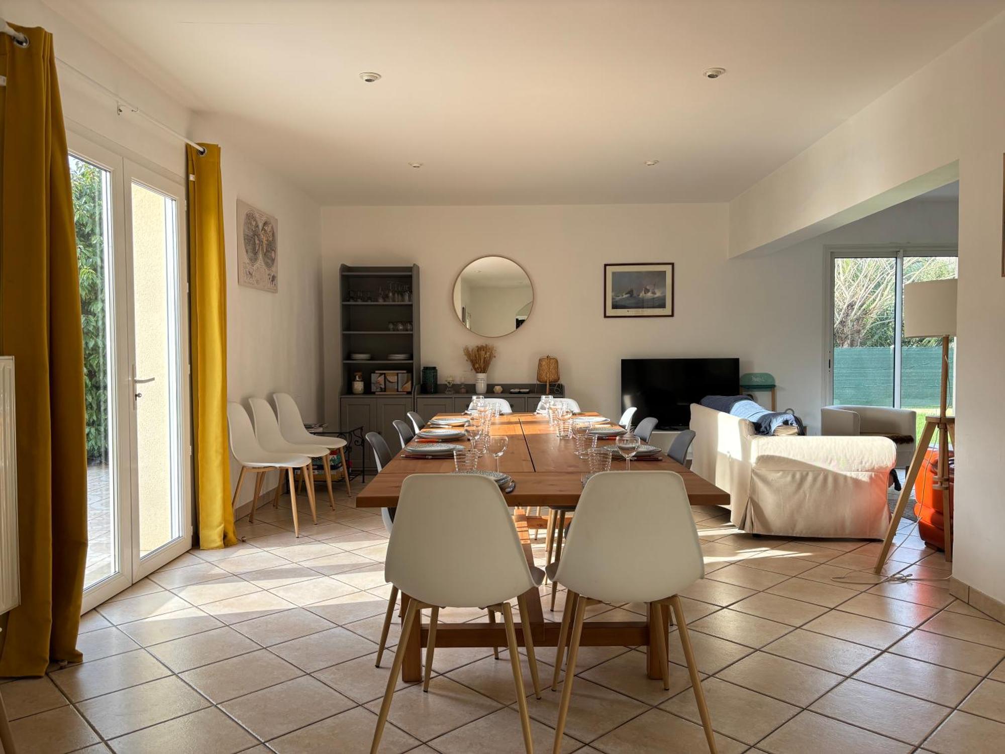 Villa Maison Arromanches: Spacious 5-bedroom With Garden, Near Tracy-sur-Mer