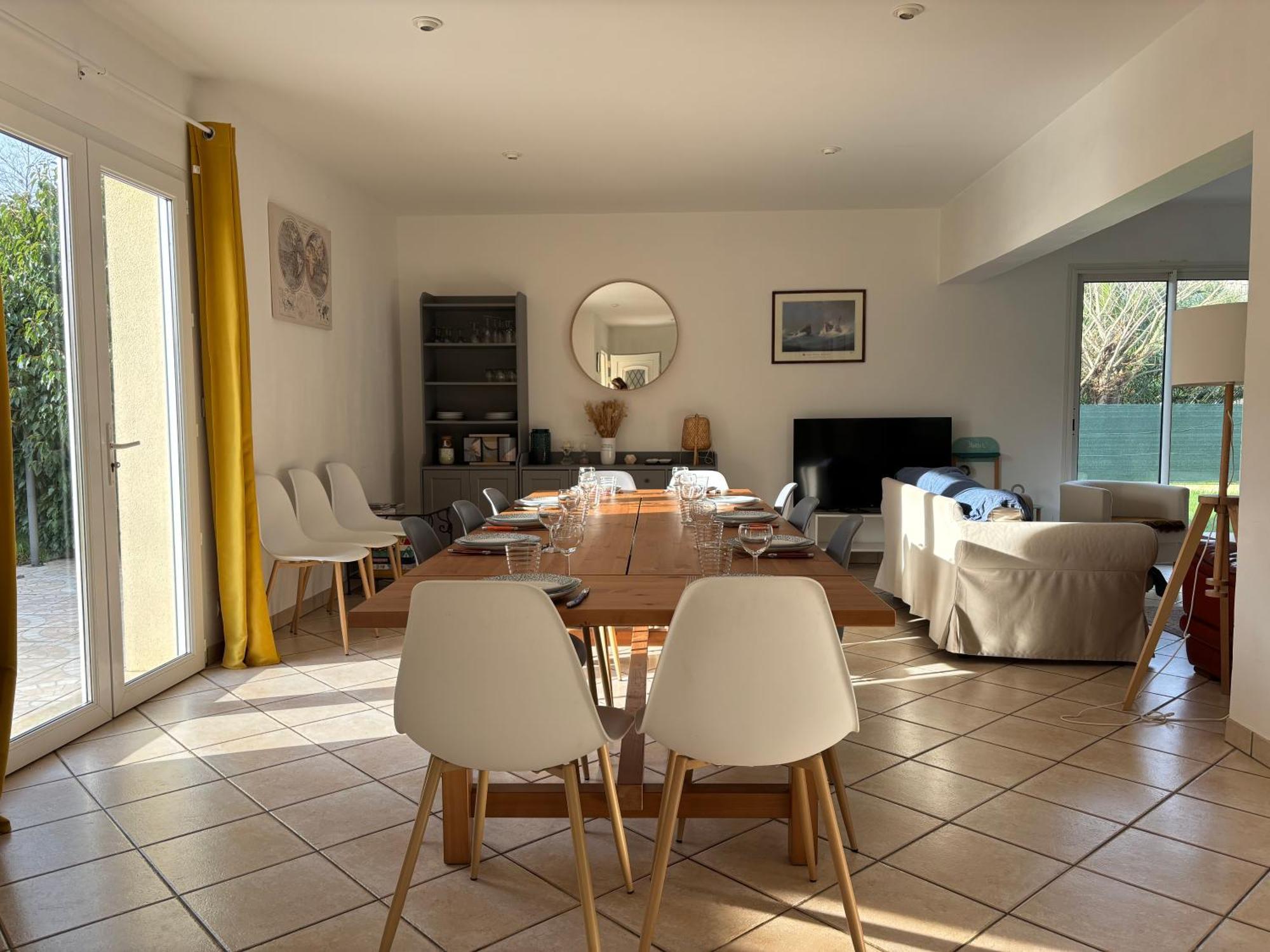 Maison Arromanches: Spacious 5-bedroom With Garden, Near Tracy-sur-Mer
