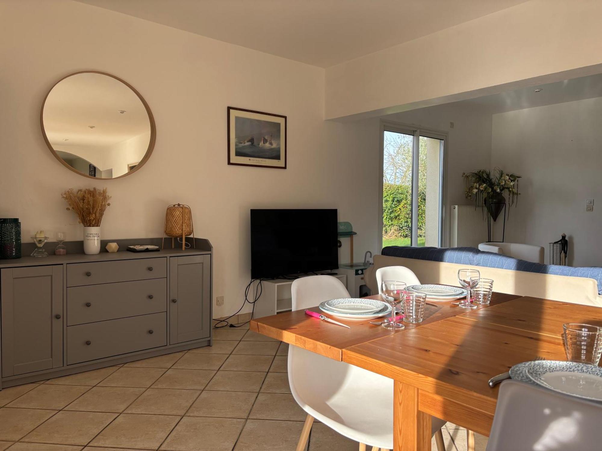 Maison Arromanches: Spacious 5-bedroom With Garden, Near Villa *