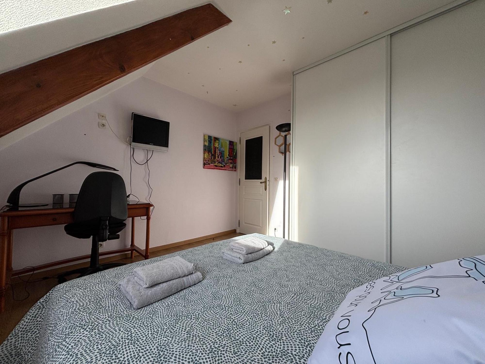 Villa Maison Arromanches: Spacious 5-bedroom With Garden, Near